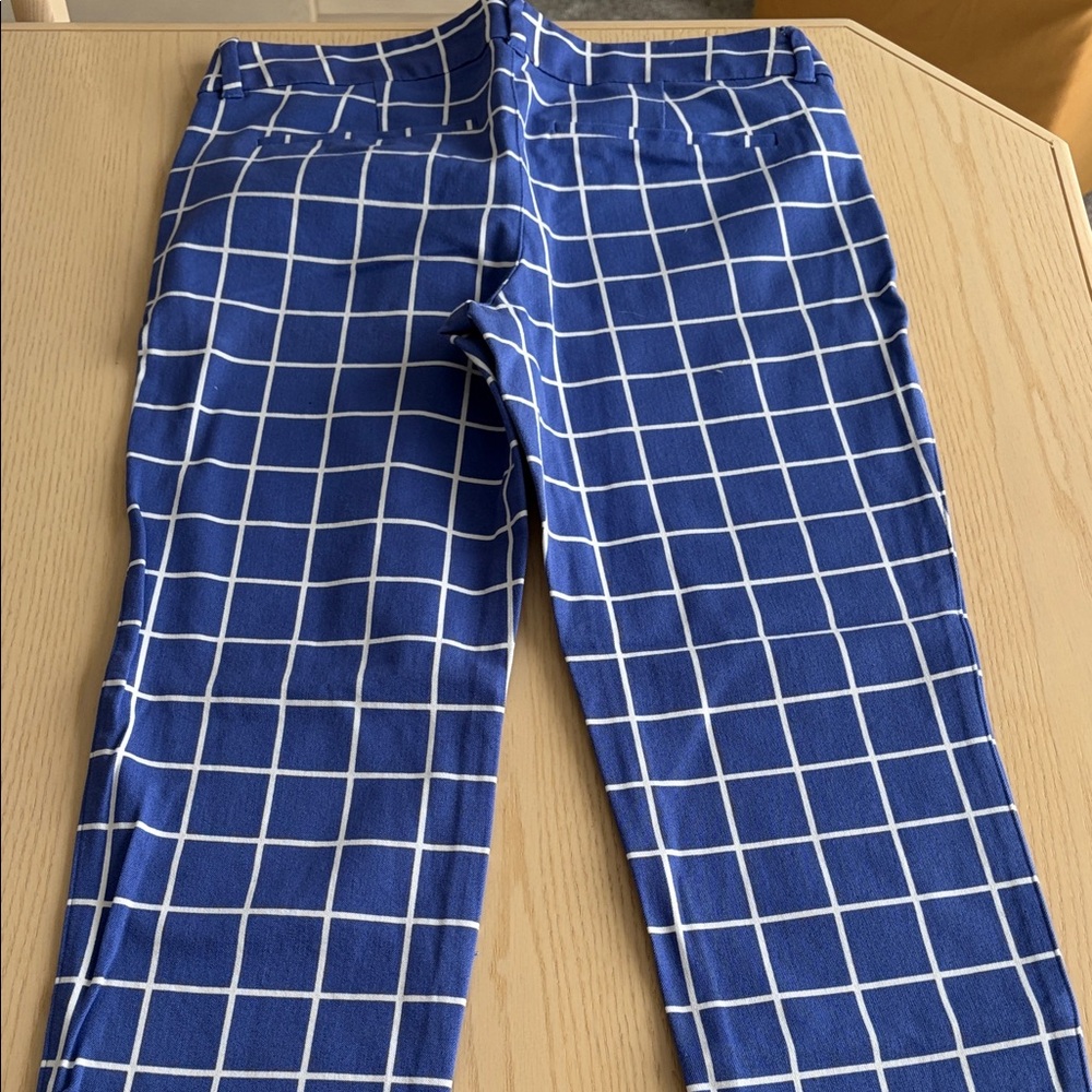 Old Navy Blue And White Patterned Pixie Pants - image 7